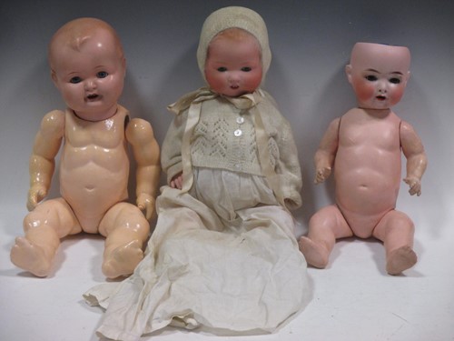 Lot 7 - A collection of vintage and reproduction dolls...