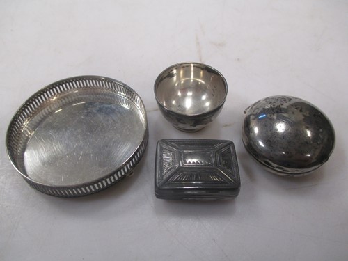 Lot 167 - A miniature silver vinaigrette by Joseph...