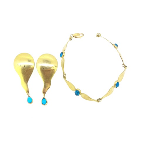 Lot 100 - A modern bracelet with matching ear pendants