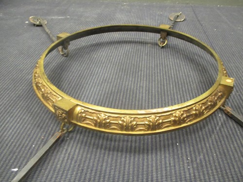 Lot 416 - A gilt metal hanging light fitting (no shade)