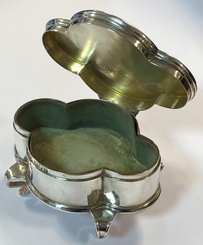 Lot 287 - An Edward VII silver trinket or ring box