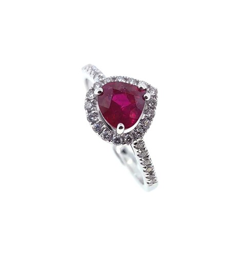 Lot 149 - An 18ct gold ruby and diamond cluster ring