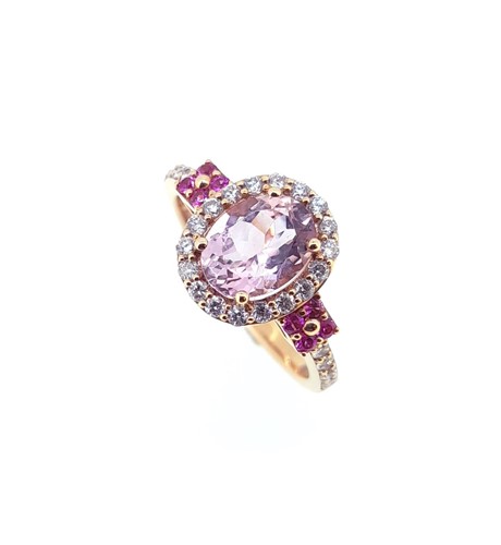Lot 167 - A morganite, diamond and pink sapphire cluster ring