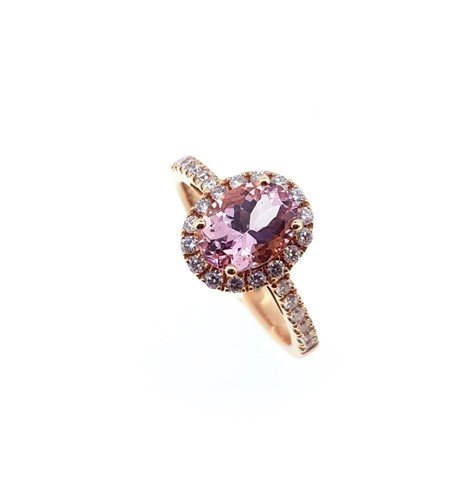 Lot 169 - A morganite and diamond halo style cluster ring