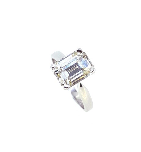 Lot 213 - An 18ct white gold emerald cut diamond solitaire ring