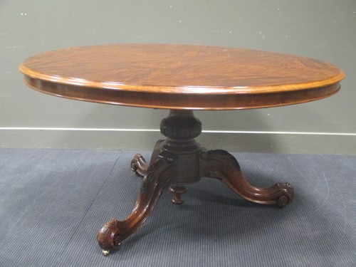 Lot 344 - A mid-19th century circular 4' 6" figured...