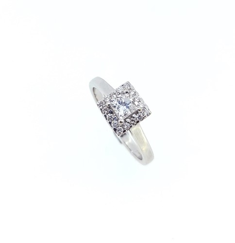 Lot 113 - A cluster ring with a princess cut diamond centre