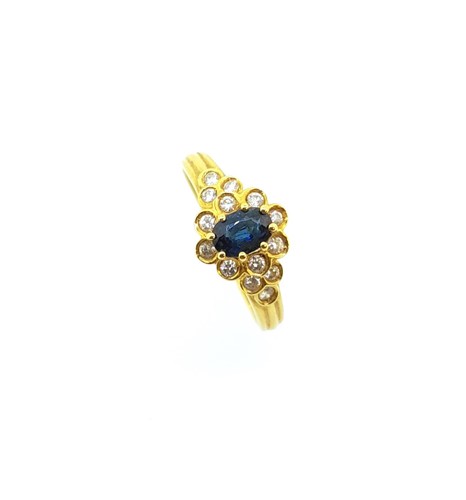 Lot 182 - An 18ct gold sapphire and diamond cluster ring