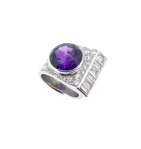Lot 163 - A contemporary amethyst and diamond cluster ring