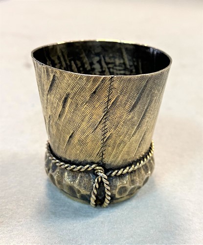 Lot 267 - An early 20th century Russian metalwares silver gilt vodka cup