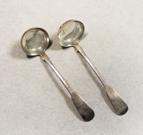 Lot 198 - A pair of George IV Scottish silver toddy...