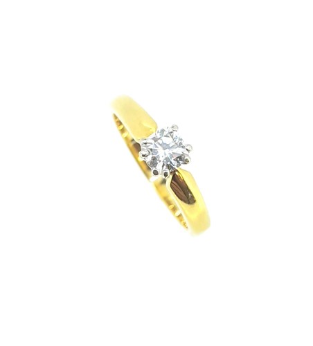 Lot 95 - A modern 18ct gold synthetic moissanite ring