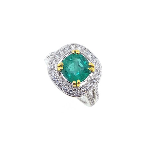Lot 211 - An emerald and diamond cluster ring