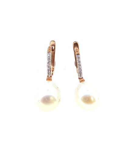 Lot 132 - A pair of rose gold pearl and diamond ear pendants