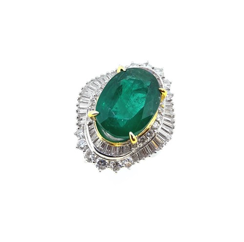 Lot 212 - An impressive emerald and diamond cocktail ring