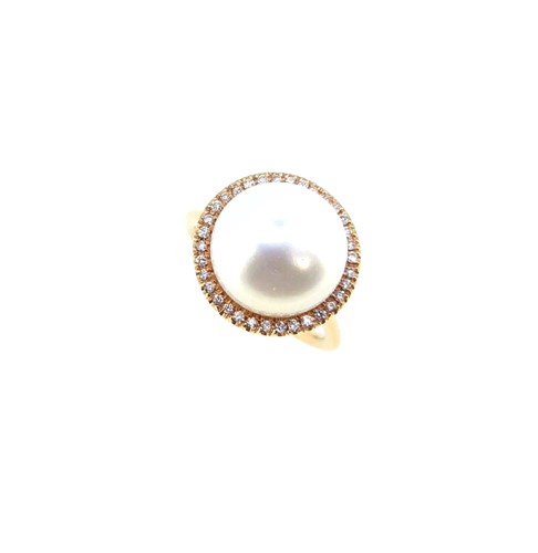 Lot 131 - A pearl and diamond cocktail ring