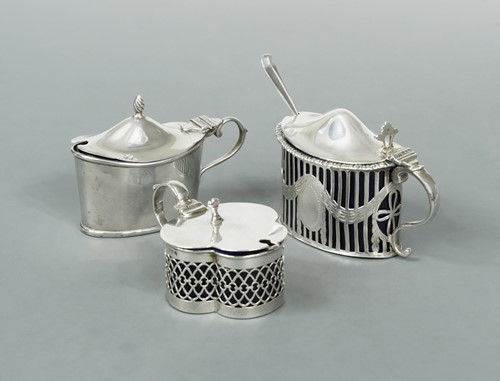Lot 385 - A trio of Edward VII silver mustards