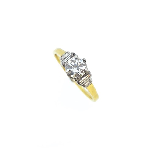 Lot 97 - A diamond solitaire ring