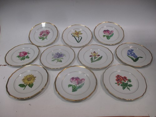 Lot 109 - A set of fourteen Augarten Wien porcelain...