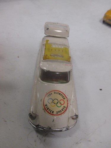 Lot 28 - Various loose Corgi models and others,...