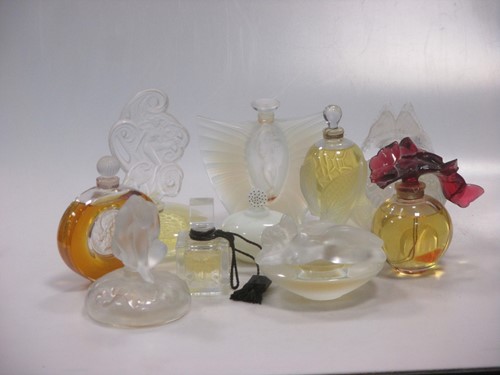 Lot 26 - Twenty various 20th century Lalique perfume...
