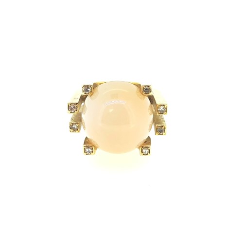 Lot 9 - A 'cats eye' chrysoberyl and diamond cocktail ring
