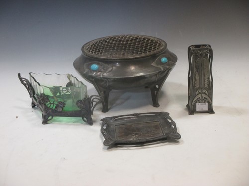 Lot 8 - A small collection of Art Nouveau pewter wares,...