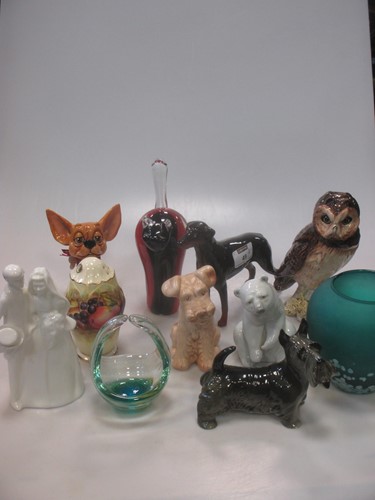 Lot 49a - A collection of ceramics and glass to incllude...