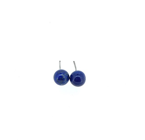 Lot 2 - A lapis lazuli bead necklace and ear studs en suite