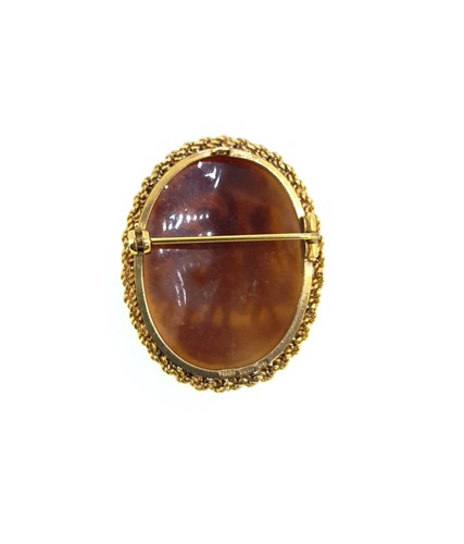 Lot 18 - Two late 20th century brooches