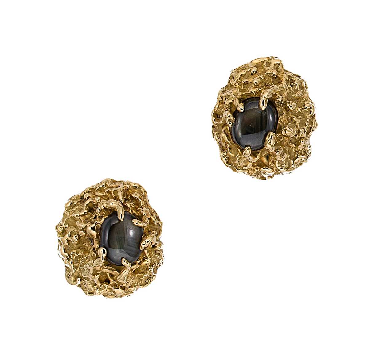 Lot 19 - A pair of star sapphire ear clips