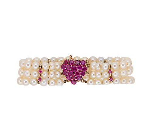 Lot 80 - A cultured pearl and ruby bracelet