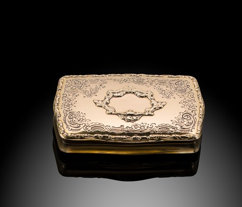 Lot 313 - A continental metalwares snuff box