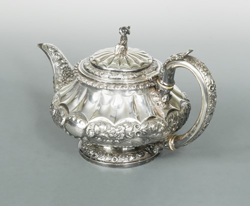 Lot 409 - A George IV silver teapot