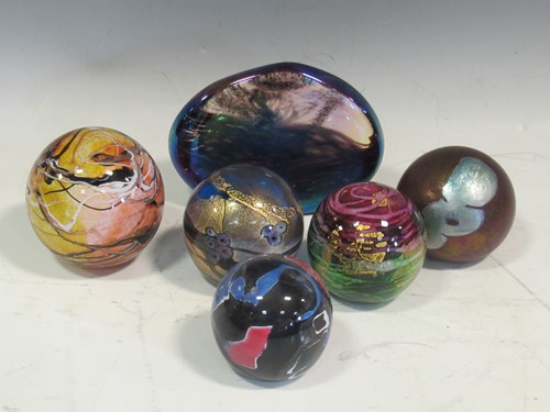 Lot 39 - Two Jonathan Harris glass paperweights, a John...