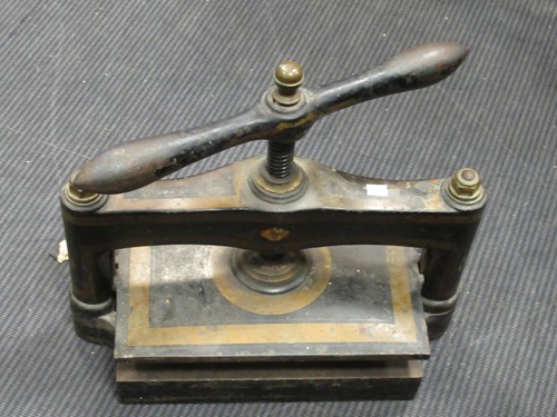 Lot 566 - A cast iron book press