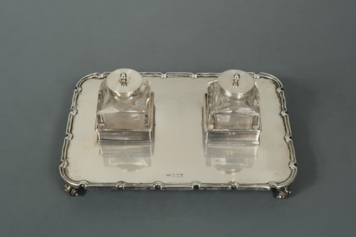 Lot 501 - Glasgow - An Edward VII silver desk inkstand