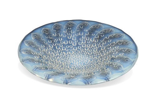 Lot 16 - Roscoff, an R. Lalique opalescent glass dish or charger