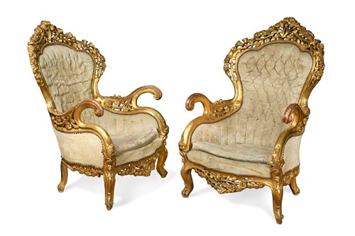 Lot 620 - A pair of carved giltwood throne chairs, 20th century