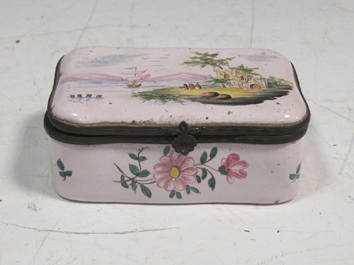 Lot 47 - An 18th century enamel box 4 x 10 x 6.5cm