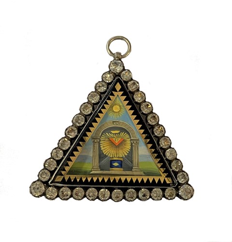 Lot 247 - A Georgian Masonic jewel, verso tests to at...