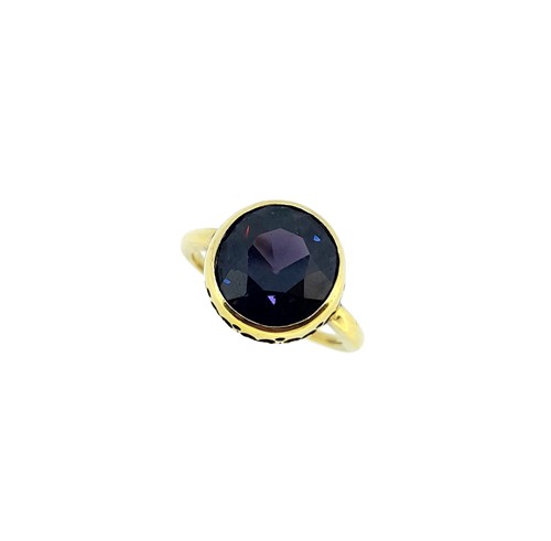Lot 21 - A single stone spinel ring