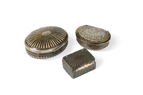 Lot 779 - A tortoiseshell snuff box, 18th century