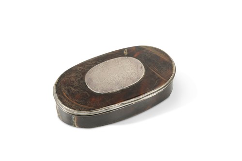Lot 778 - An oval tortoiseshell snuff box, 18th century