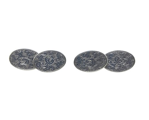 Lot 12 - Two pairs of cufflinks and a gun dog pin