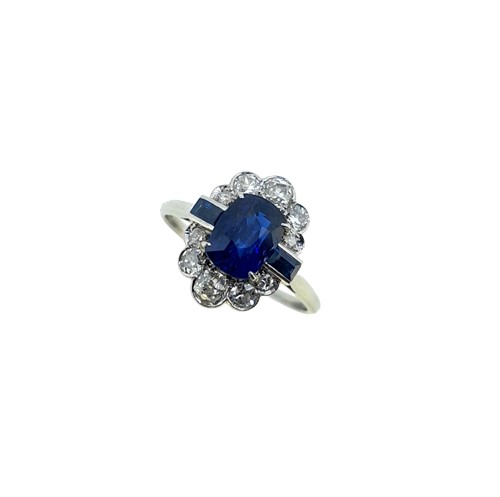 Lot 23 - A sapphire and diamond cluster ring
