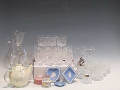 Lot 126 - A quantity of decorative ceramics and...