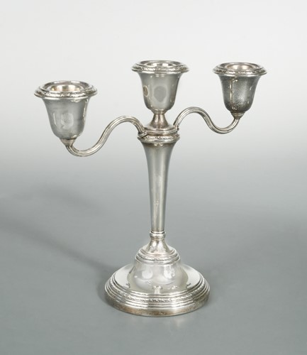 Lot 586 - A 20th century silver 3 light metamorphic candelabra
