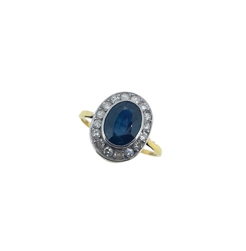 Lot 21 - A sapphire and diamond cluster ring