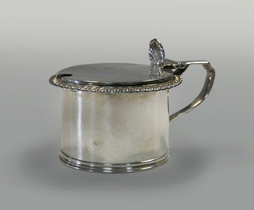 Lot 498 - A William IV silver drum mustard